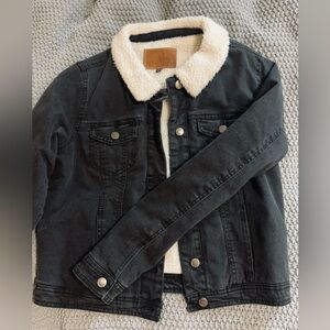black faux fur women’s jean jacket